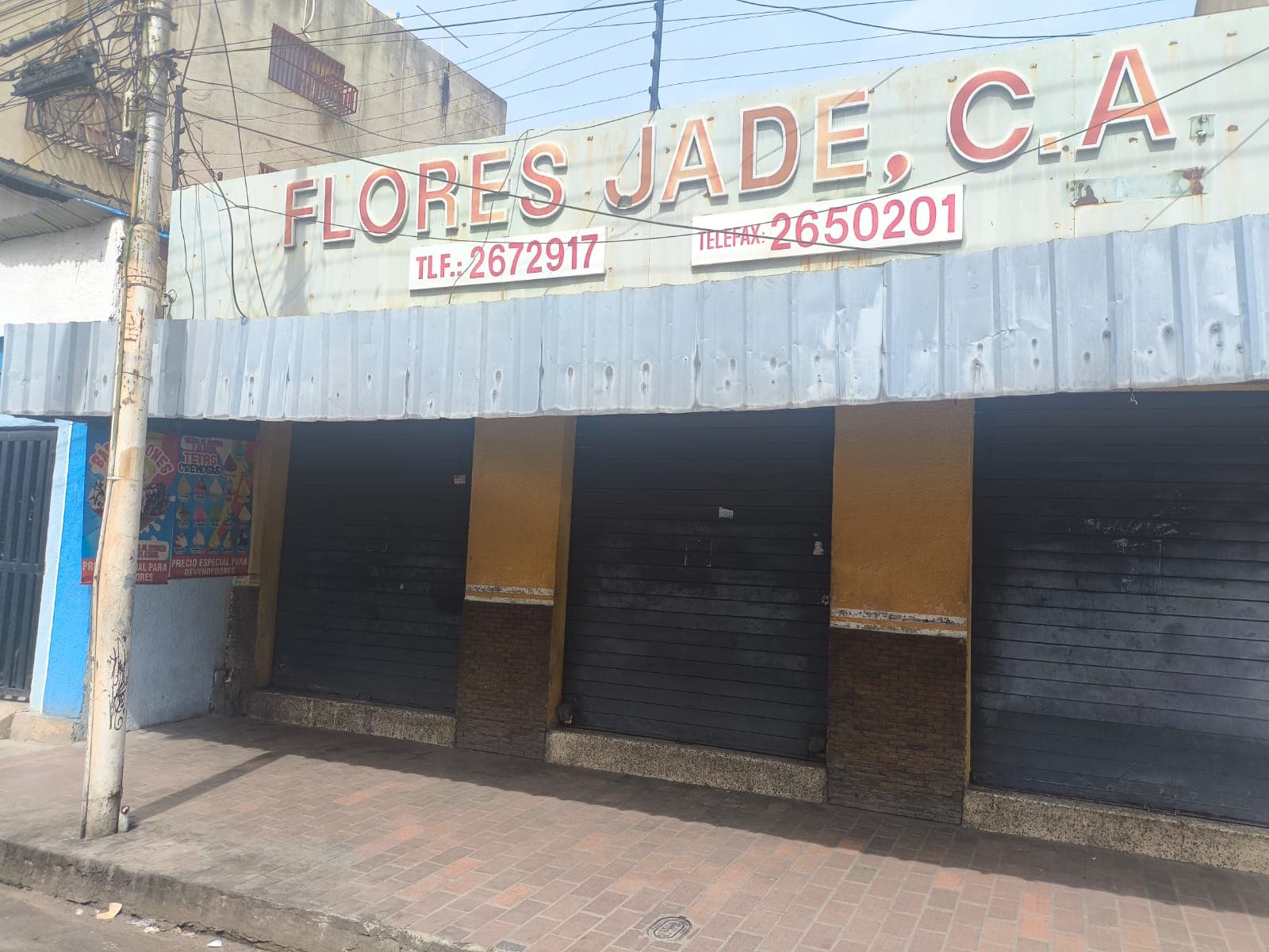 Local Comercial. Ubicado en la Calle democracia muy cerca de la Av 5 de Julio y Mercado Municipal de Puerto la Cruz